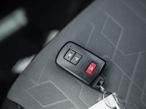 Used 2020 Toyota Tacoma TRD Off-Road AWD/4WD image 43