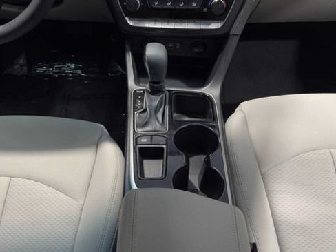 Used 2018 Hyundai Sonata SE FWD image 18