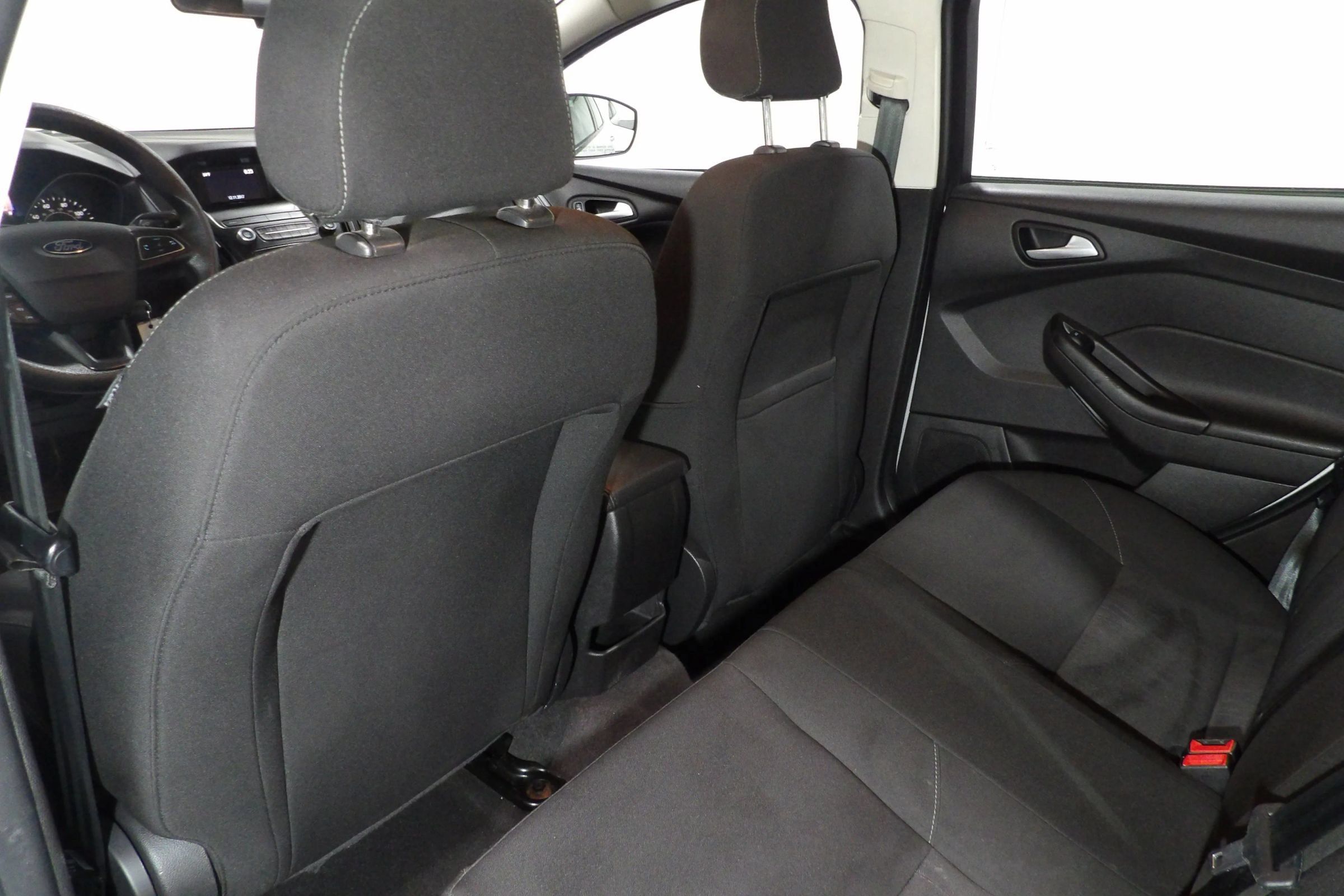 Used 2018 Ford Focus SE FWD image 9