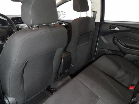 Used 2018 Ford Focus SE FWD image 9