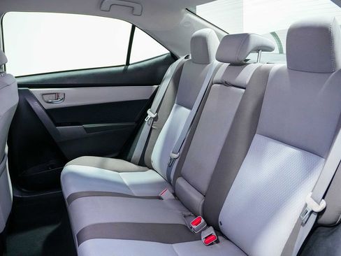 Used 2018 Toyota Corolla LE FWD image 17