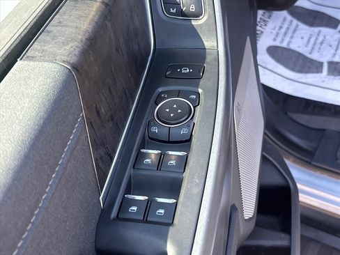 Used 2024 Ford F250 Lariat w/ Black Appearance Package AWD/4WD image 28
