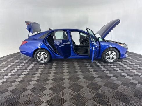 Used 2021 Hyundai Elantra SE image 13
