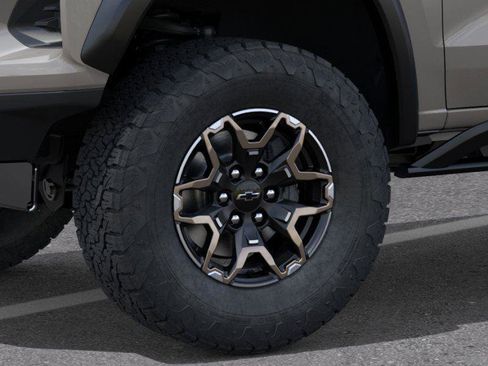 New 2026 Chevrolet Colorado ZR2 w/ Technology Package AWD/4WD image 9