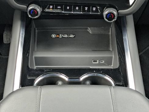 Used 2025 Chevrolet Tahoe Z71 AWD/4WD image 24