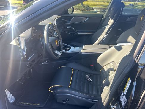 Used 2025 Ferrari Purosangue Base image 8