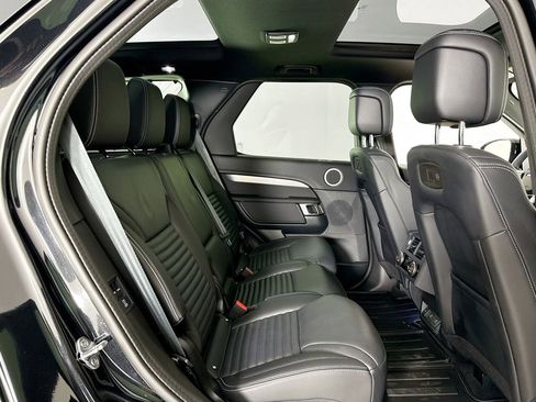 Used 2025 Land Rover Discovery Dynamic SE AWD/4WD image 15