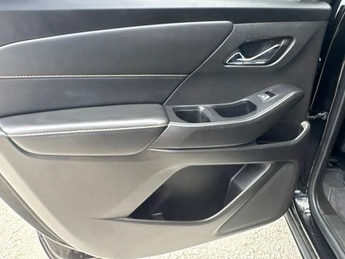 Used 2021 Chevrolet Traverse RS FWD image 25