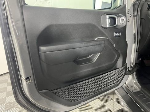 Used 2023 Jeep Wrangler Unlimited w/ Sun & Screen Package image 10