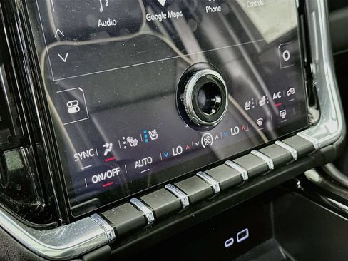 Used 2025 GMC Yukon Elevation w/ Elevation Premium Package AWD/4WD image 14
