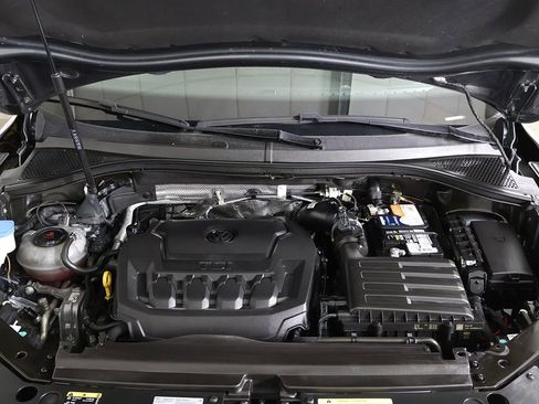 Used 2023 Volkswagen Tiguan SE w/ Panoramic Sunroof Package image 20