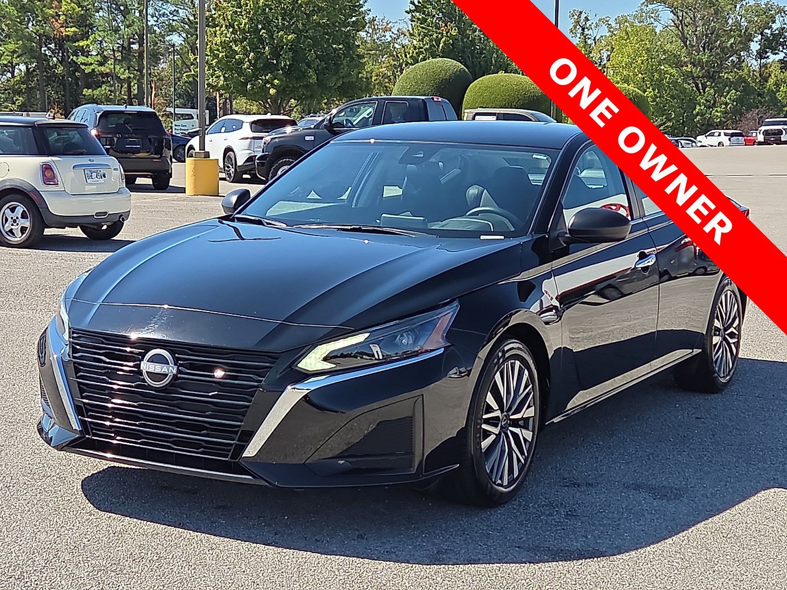 Used 2025 Nissan Altima 2.5 SV FWD image 2
