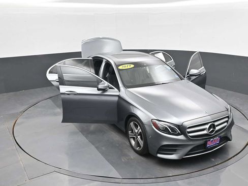 Used 2019 Mercedes-Benz E 300 4MATIC image 37