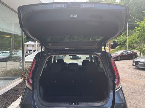 Used 2025 Kia Soul LX w/ LX Technology Package FWD image 29