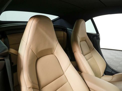 Certified 2021 Porsche 911 Carrera 4 image 19