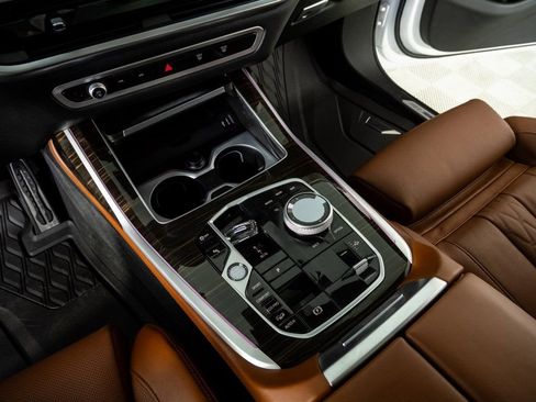 Used 2025 BMW X7 M60i image 17