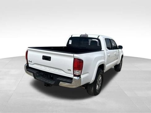Used 2019 Toyota Tacoma SR5 AWD/4WD image 3