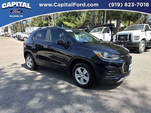 Used 2021 Chevrolet Trax LT AWD/4WD image 2