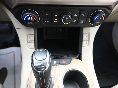 Used 2019 GMC Acadia Denali w/ Technology Package FWD image 17