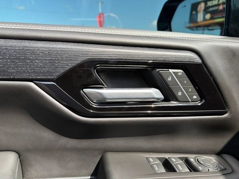 Used 2026 GMC Yukon AT4 Ultimate AWD/4WD image 5