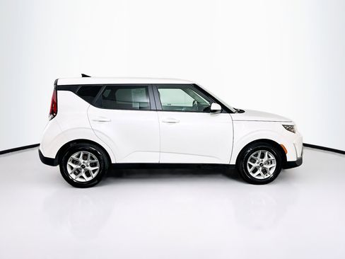 Used 2025 Kia Soul LX w/ LX Technology Package image 10