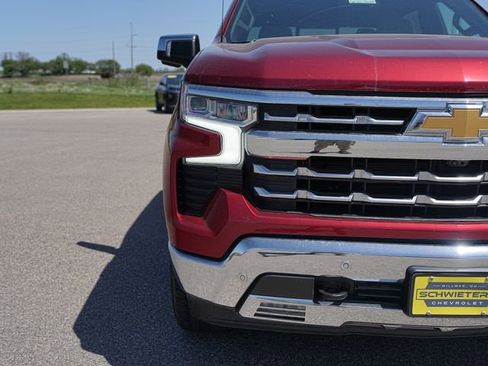 Used 2023 Chevrolet Silverado 1500 LTZ AWD/4WD image 4