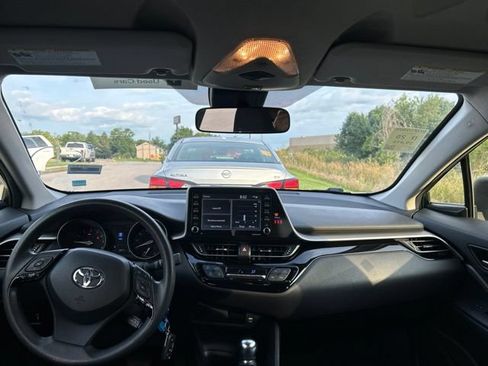 Used 2020 Toyota C-HR LE FWD image 5