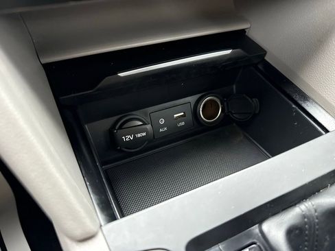 Used 2017 Hyundai Elantra SE image 24