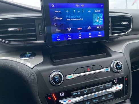 Used 2020 Ford Explorer XLT w/ Equipment Group 202A image 13