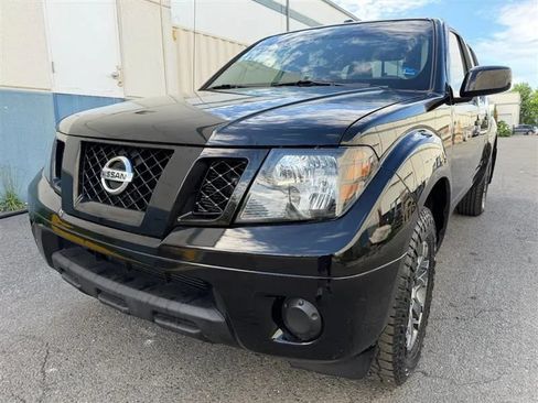 Used 2018 Nissan Frontier PRO-4X AWD/4WD image 2