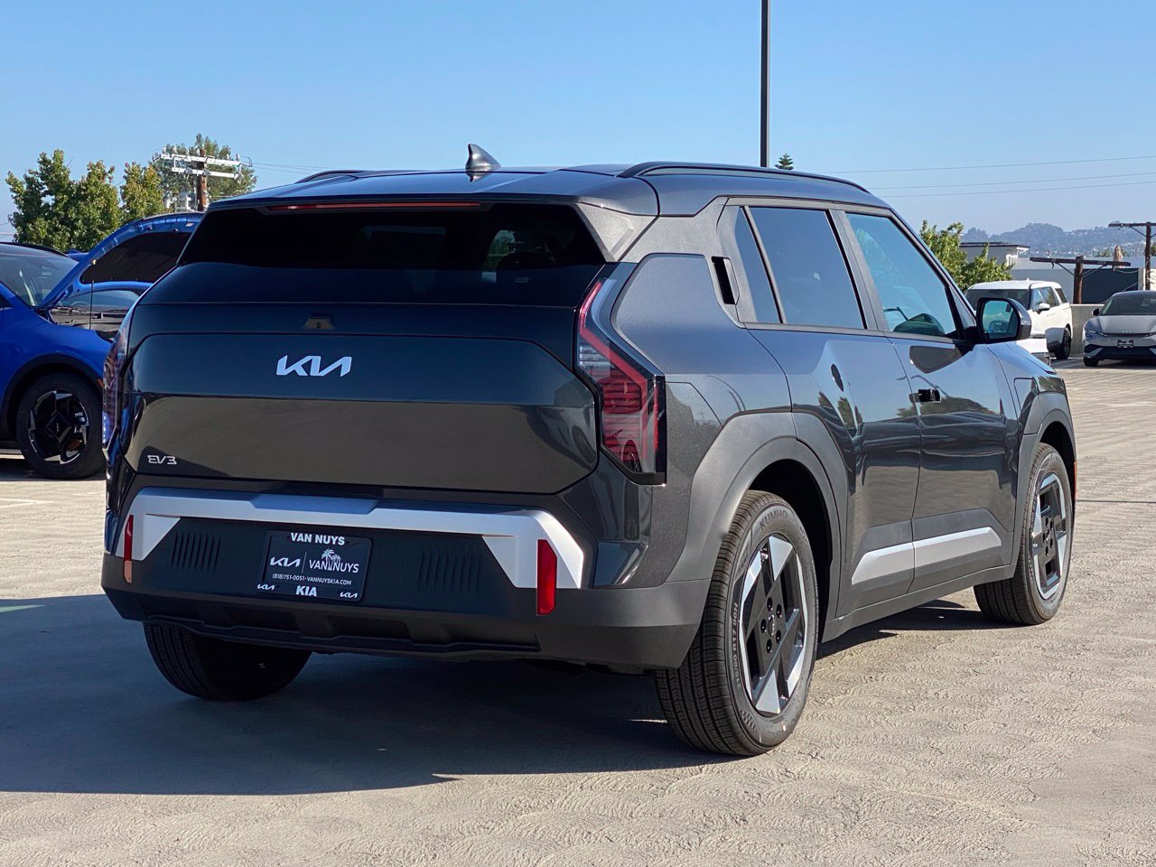 New 2027 Kia EV3 Wind FWD image 3
