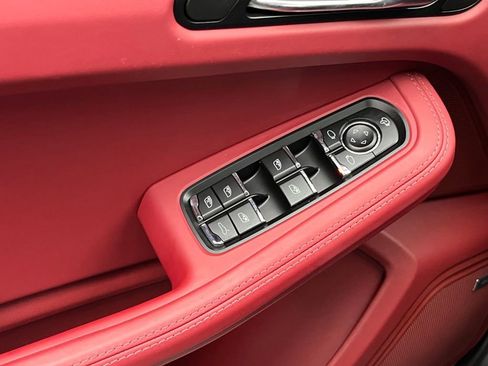 Used 2024 Porsche Macan S image 29