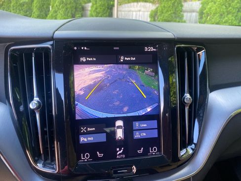 Used 2019 Volvo XC60 T6 Momentum w/ Premium Package AWD/4WD image 15