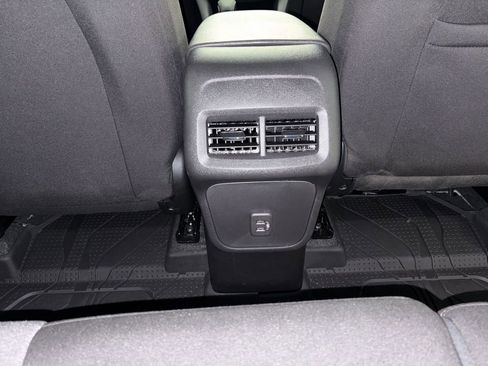 Used 2024 Chevrolet Equinox LT image 24