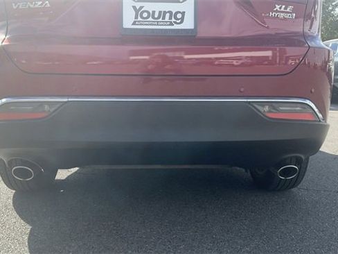 Used 2022 Toyota Venza XLE image 17