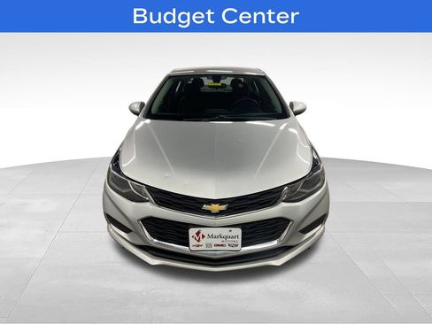 Used 2017 Chevrolet Cruze LT w/ Convenience Package FWD image 3