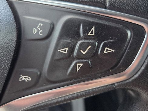 Used 2018 Chevrolet Equinox LT image 19