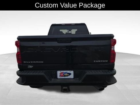 Used 2022 Chevrolet Silverado 2500 Custom w/ Custom Value Package image 6