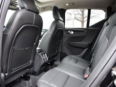 Certified 2025 Volvo XC40 B5 Plus image 15