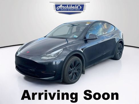 Used 2025 Tesla Model Y Long Range AWD/4WD image 2