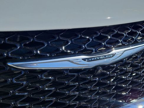 New 2026 Chrysler Pacifica Select image 11