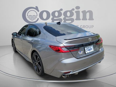 Used 2025 Toyota Camry XSE FWD image 2
