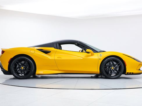 Certified 2022 Ferrari F8 Tributo RWD image 11