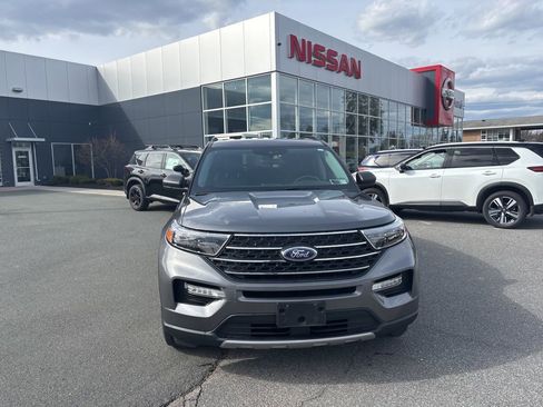 Used 2023 Ford Explorer XLT w/ Equipment Group 202A image 2