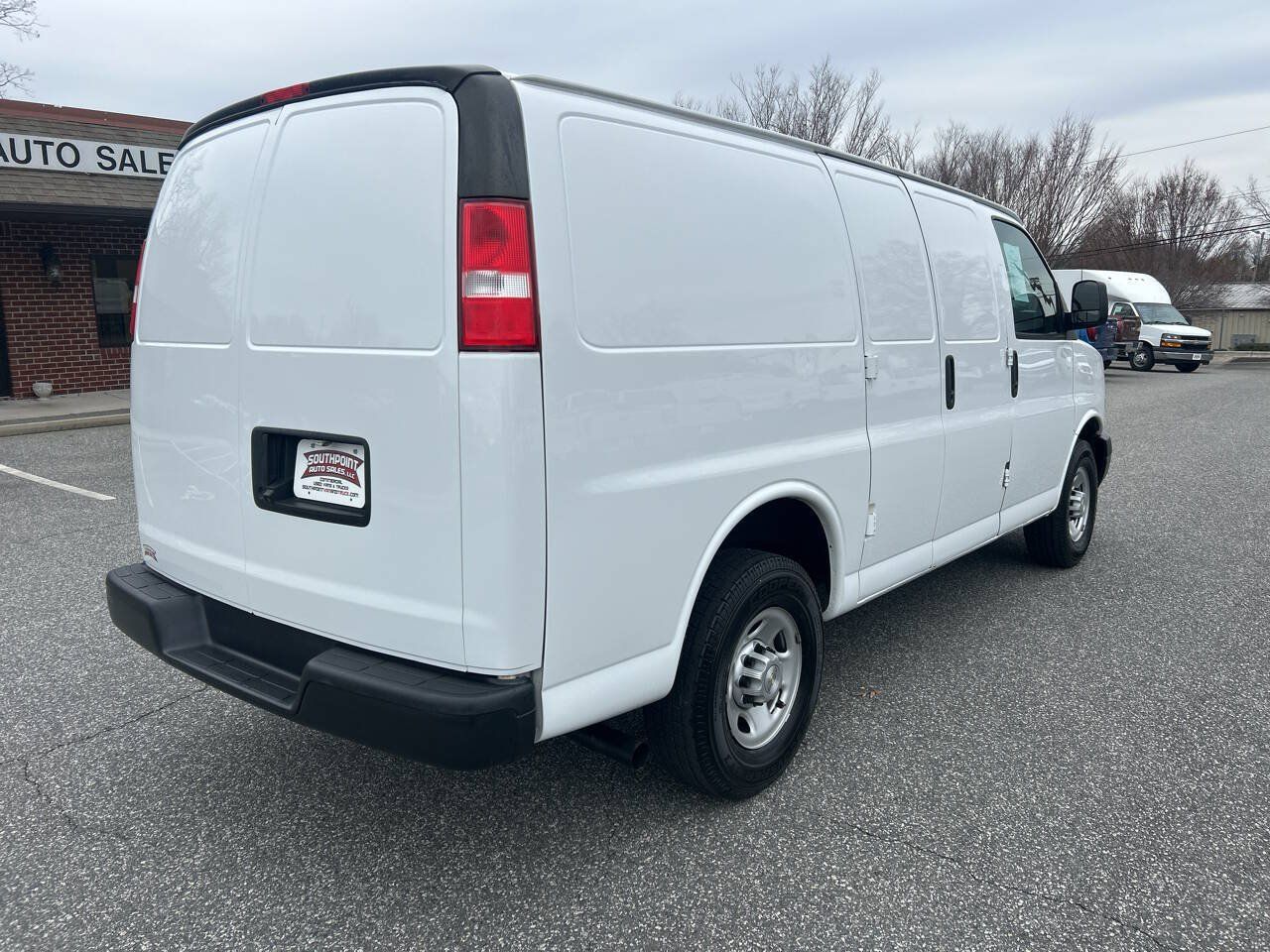 Used 2020 Chevrolet Express 2500 w/ Driver Convenience Package RWD image 9