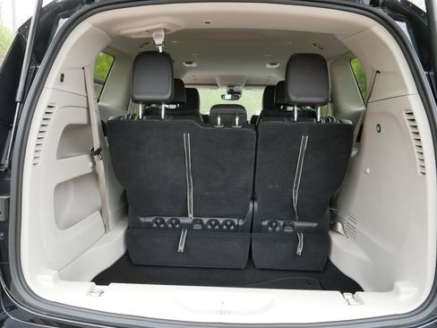 Used 2024 Chrysler Pacifica Touring-L FWD image 18