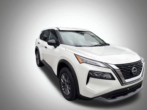 Used 2023 Nissan Rogue S image 7