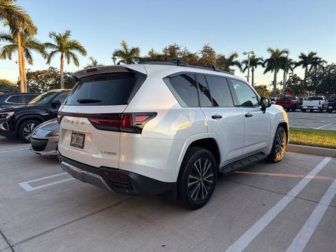 Used 2022 Lexus LX 600 4WD w/ Premium Package image 5