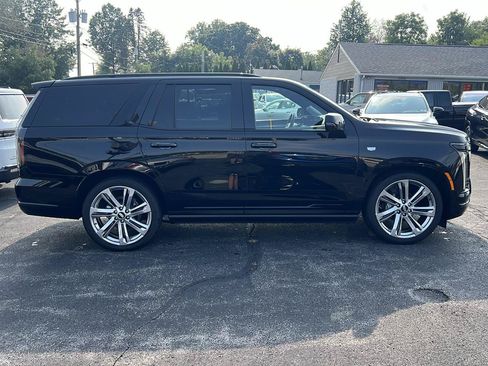 Used 2025 Cadillac Escalade Sport Platinum AWD/4WD image 4