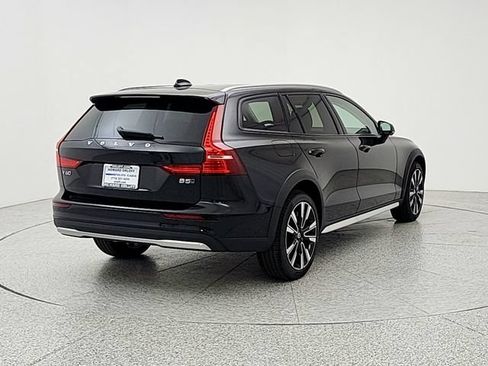 New 2026 Volvo V60 B5 Cross Country Ultra w/ Climate Package AWD/4WD image 5